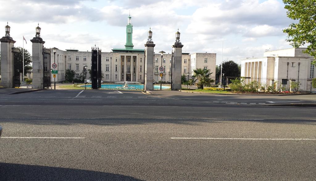 GreenasErnestas's tweet photo. Absolutely knackered having cycled 15miles around#Walthamstow checking upon @Mapping4Change #diffusiontubes all there http://t.co/azaMxM99Ok