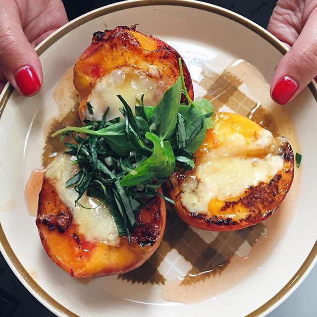 broderpdx's tweet photo. Seared peaches, local honey, @ancientheritage cheese, fresh basil. 😋🍑👌 #PDXNOW #PDXeats #PDX #broderpdx #Portland http://t.co/5UJLrrQNJF