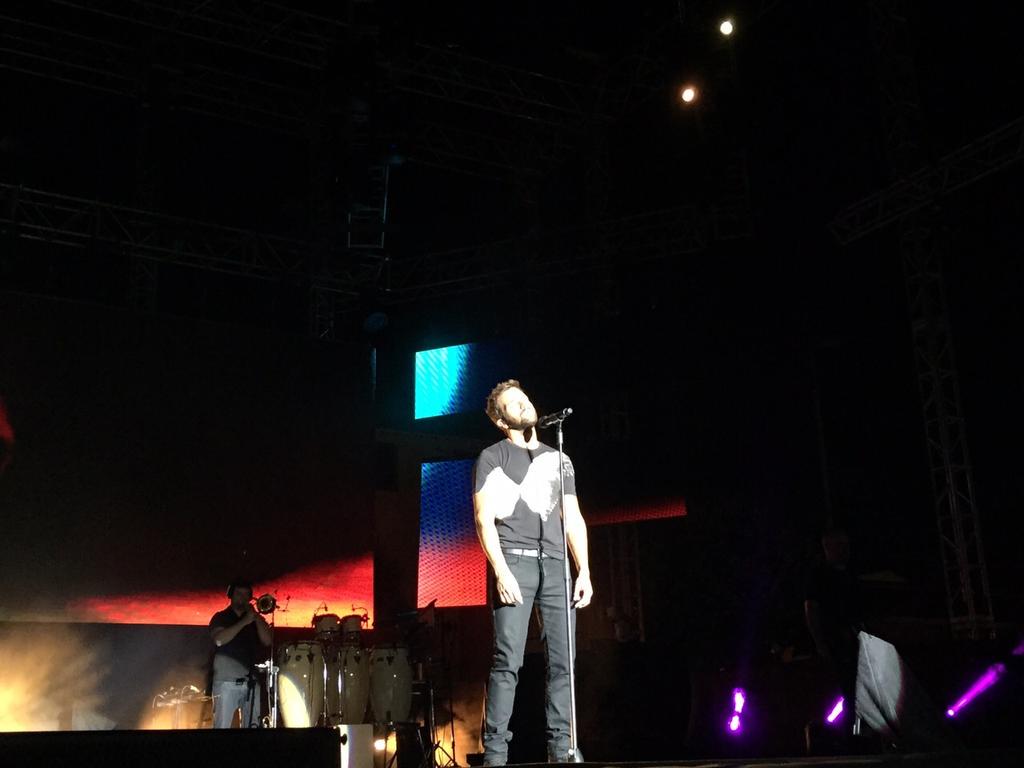 AlboranTeam's tweet photo. La plaza del Cristo se emociona con @pabloalboran #Desencuentro #Quien #TourTerralTenerife http://t.co/d1M4EDqd23