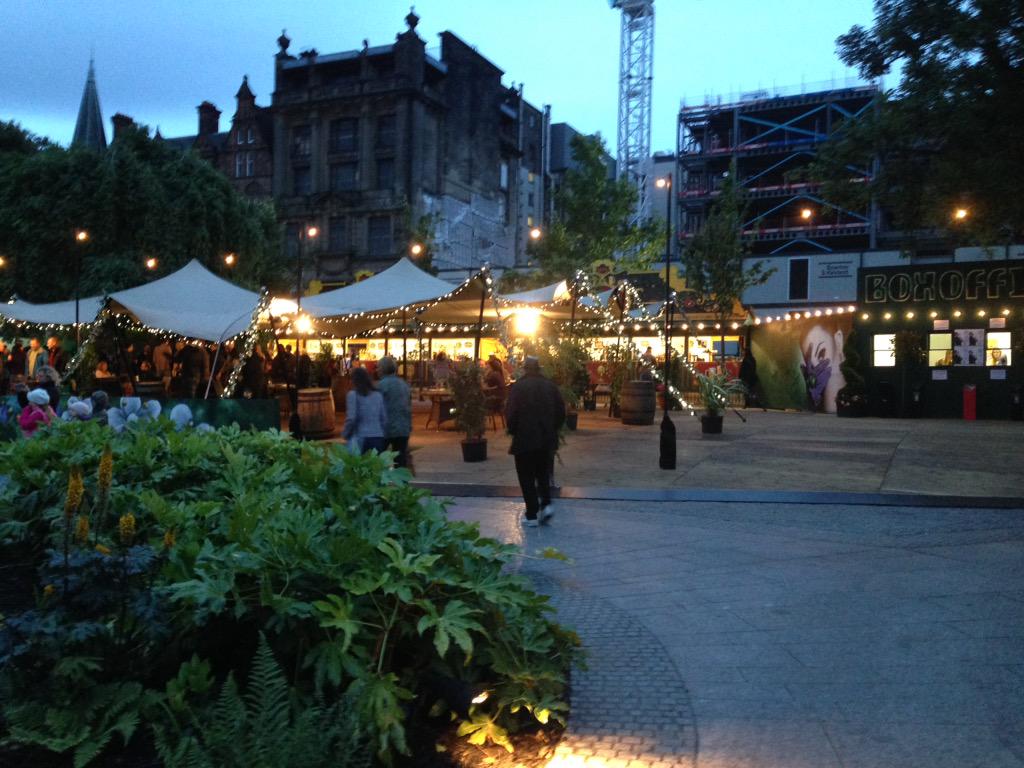 jose_fine0's tweet image. Come visit St Andrews Sq in Edinburgh for the #jazzfestival for some free acts, yummy gin &amp;amp; sessionable @innisandgunn