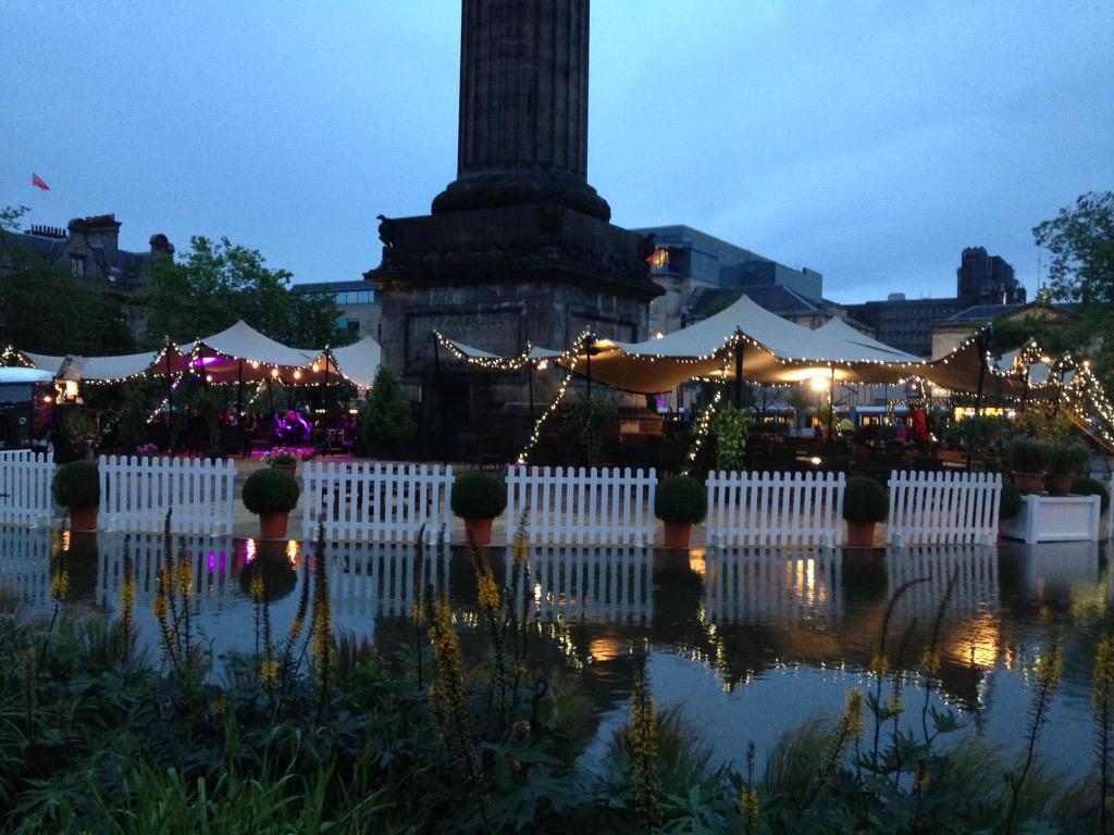 jose_fine0's tweet image. Come visit St Andrews Sq in Edinburgh for the #jazzfestival for some free acts, yummy gin &amp;amp; sessionable @innisandgunn