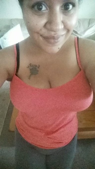 Happy friday everyone!!! :) http://t.co/dgzIL5GqQH<a href="/tag/camgirl"class="tags"><span>#camgirl</span></a><a href="/tag/tits"class="tags"><span>#tits</span></a><a href="/tag/manyvids"class="tags"><span>#manyvids</span></a>