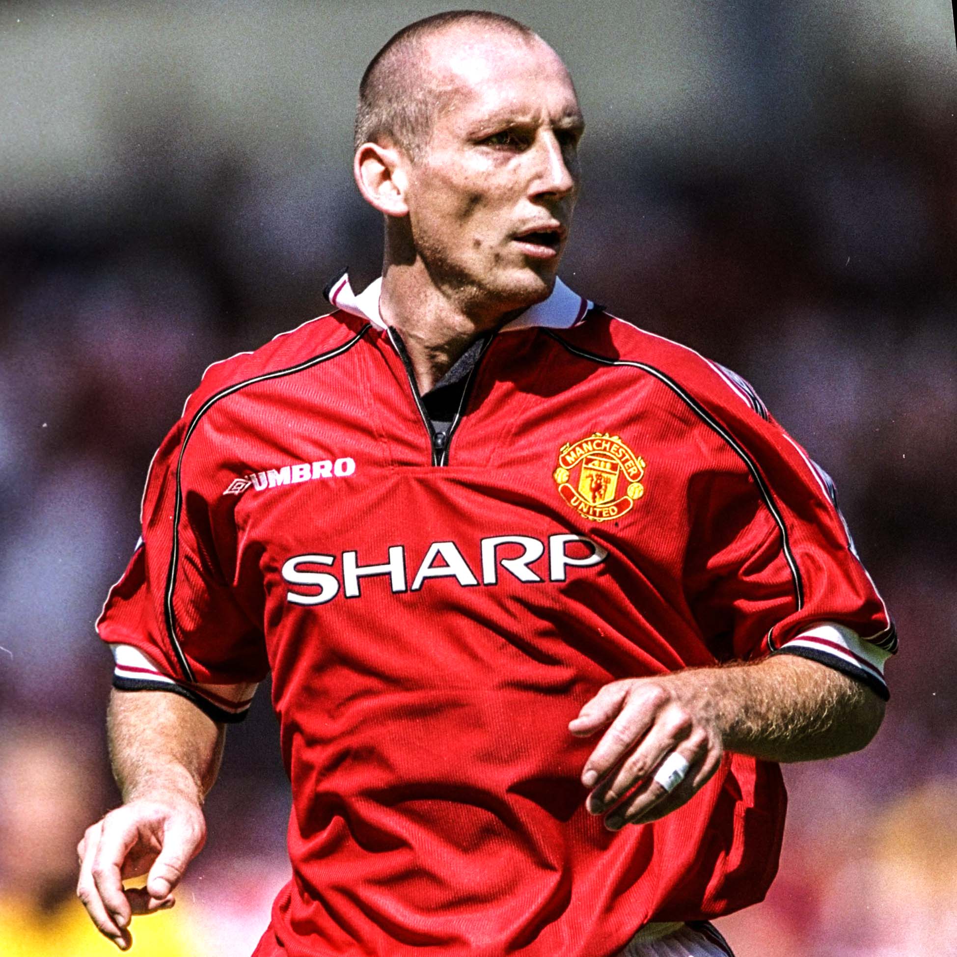 Happy birthday to a defensive titan  and treble winner   Jaap Stam turns 43 today. 