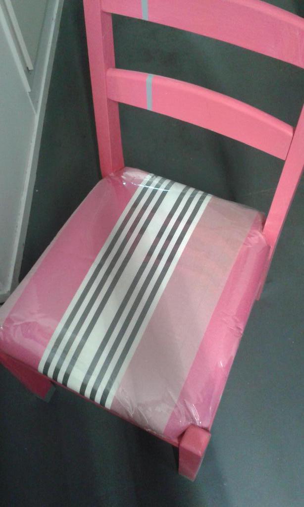 KottonzLtd's tweet photo. Thank you @leopold28 @AZAWALA for my new chair. BEST EVER #pinkworkchair http://t.co/tBL6vb2zPP