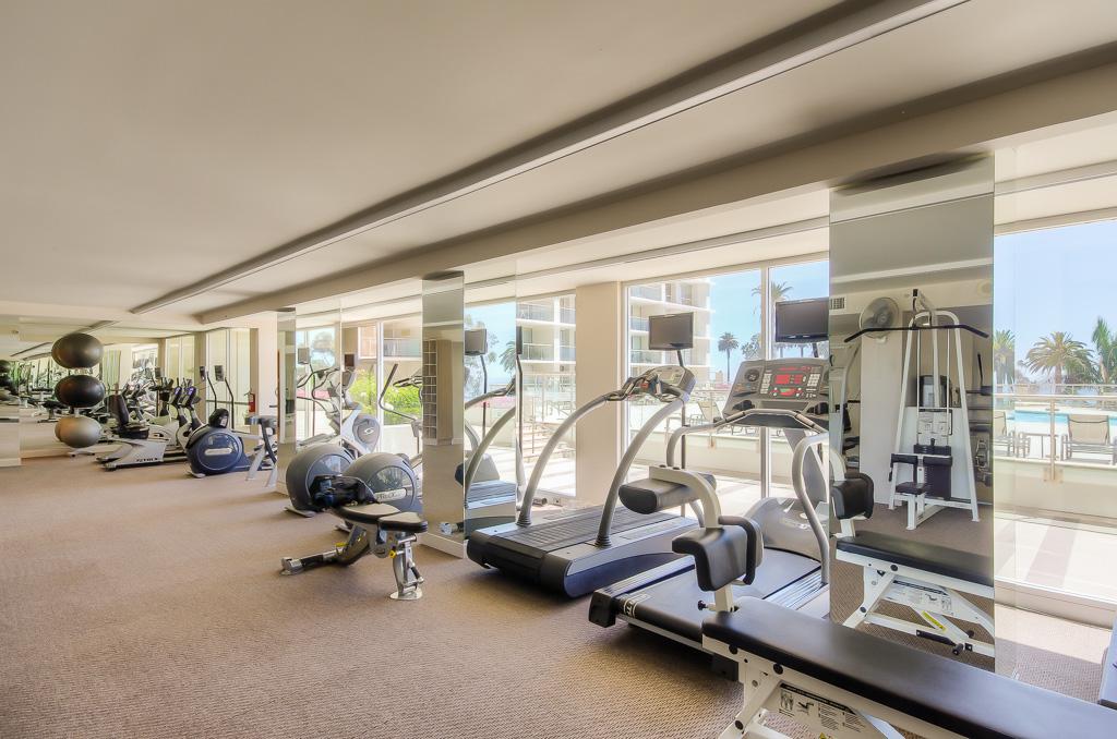 ApexInvestInc's tweet photo. Who wouldn't want to work out with an ocean view?
#realestate #santamonica #gym #amenities http://t.co/NGOc6Ssrxm