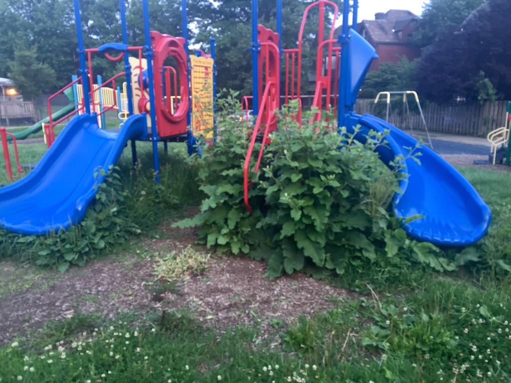 jdubleu's tweet photo. Damn @WilkinsburgBoro, Show some pride in your recreational facilities. The children deserve better. #Kellyschool http://t.co/EKqZFq3GrW