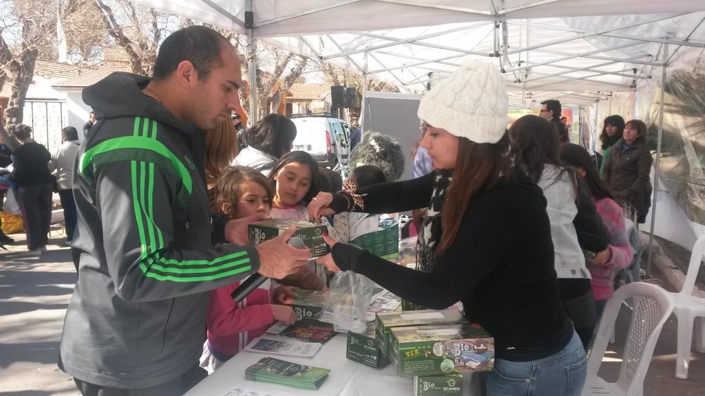 CooperativaMza's tweet photo. Vecinos de Las Catitas #SantaRosa realizaron trámites en la #PlazaDeServicios @MarceloCostaMza @tatimussato http://t.co/RsP24TjlQe