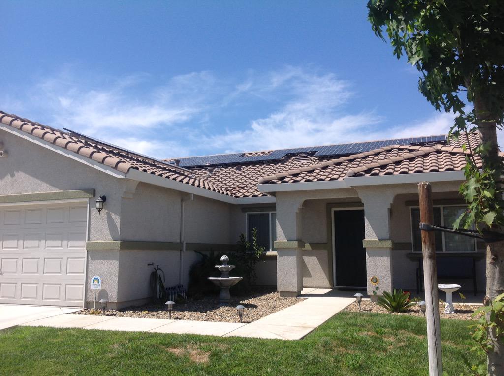 Solar4yourhome's tweet photo. Another beautiful project up #keepingitinthefamily #savingwuththesun #Nrghomesolar #Livingston #CA http://t.co/3RltNm7ezc