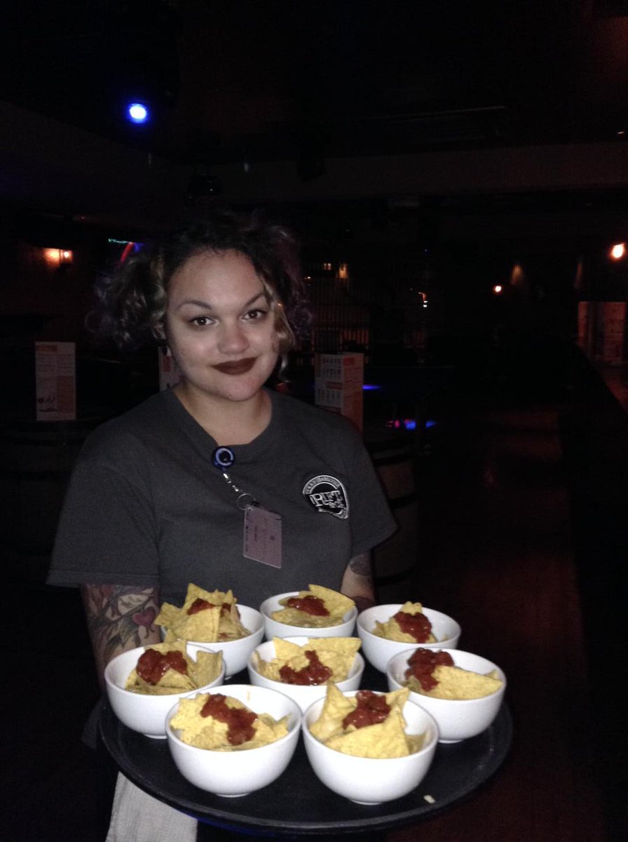 BostonBrothersH's tweet image. #freenachos #roundforapound #fridays