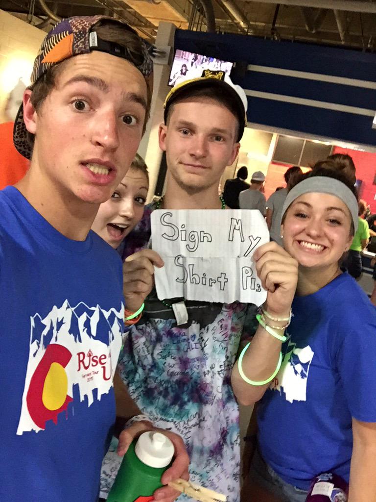 mattyice2114's tweet photo. Sign Ben's shirt! #RiseUpELCA http://t.co/Ans44tJarm