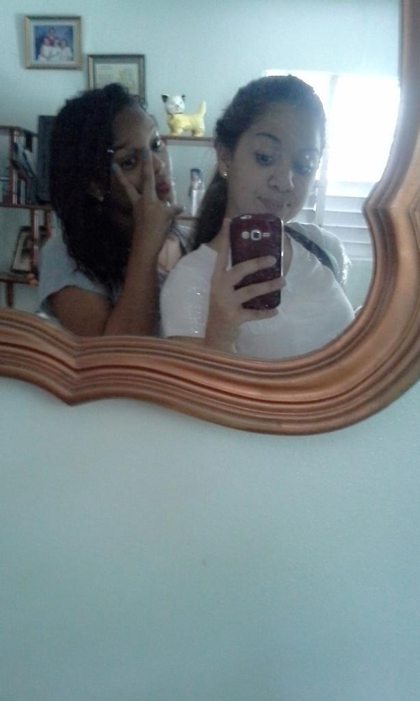 TheBarbiieEnana's tweet photo. Sis💕👭🙈🔐 #Ily #Today #Decri @kayveras02 http://t.co/rcdtmSHTHG