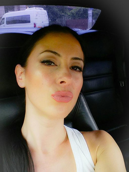 Kisses to all my fans. #wetkelly #kiss #loveporn #pornstar #manyvids #elmjobs #hotgirl #model #freeones