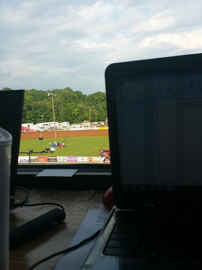ChrisNunn82's tweet photo. The coolest seat in the house. Literally. @BloomSpeedway #fillthebooth? http://t.co/2MfjQXYiw9