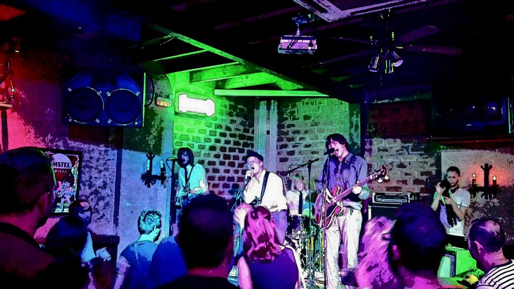 Roberto_2F's tweet photo. The Youth, desde Dinamarca, en TNT Blues  (Cox, Alicante) con @Link_Core http://t.co/UoAqjRJz3D