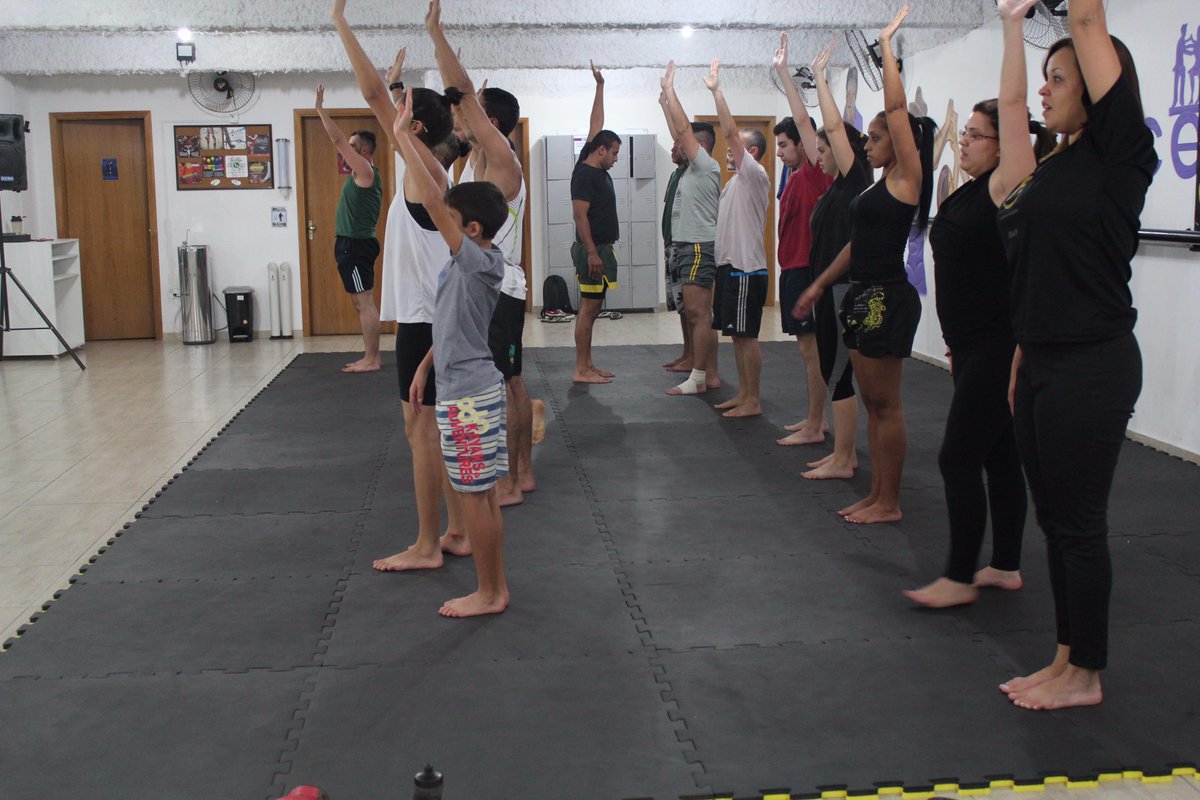 BalanceAcademia's tweet photo. Quem esta animado para mais uma aula de Muay Thai na @BalanceAcademia ? http://t.co/58eBVjqbNg