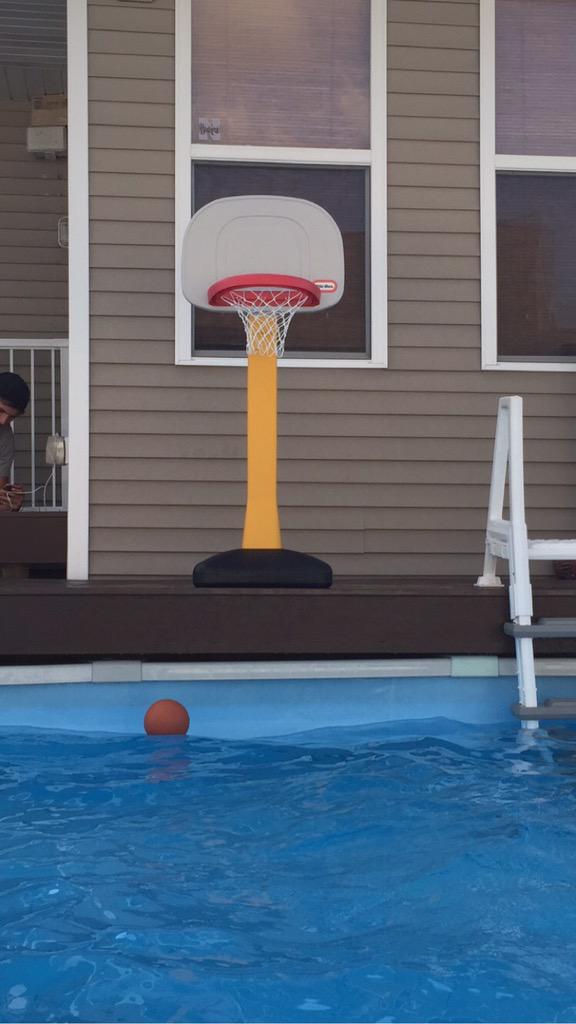 treighnoble's tweet photo. #PoolUpdate We've added a hoop #ThereIsNoOffSeason http://t.co/FzvB3H8GEM