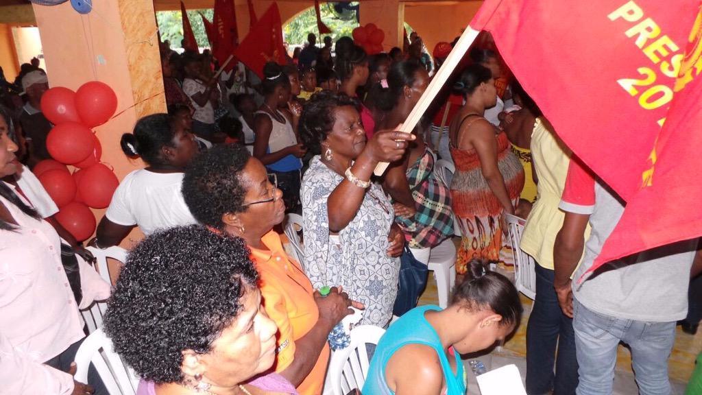 ishagiralisc's tweet photo. Asi recibieron las mujeres en Hatillo a nuestro Presidente @QuiqueAntun diciendo a una voz #HatilloColorao http://t.co/UzGQK73HuJ
