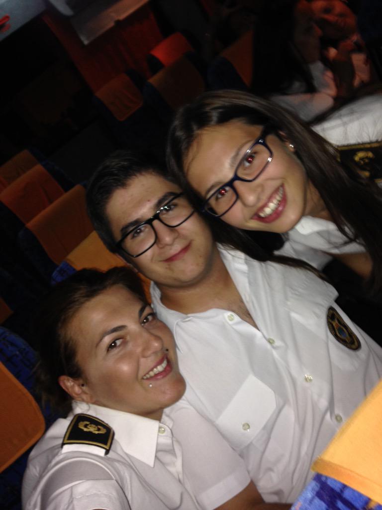 brendajordande1's tweet photo. Grandes personas pero como no Grandes Musicos los mejores siempre unidos  😘😘🎺🎺🎺 @pablort95 @LidiaManzanero http://t.co/XYU4V9Nn8a