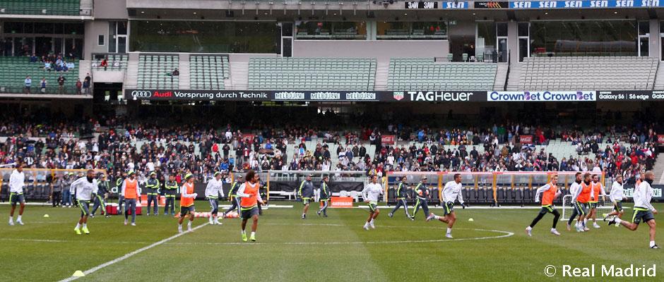 realmadriden's tweet photo. The 2015-16 Real Madrid team debut against Roma http://t.co/ymXwfSq1D2 #RMTour2015 http://t.co/QF01Htho8u