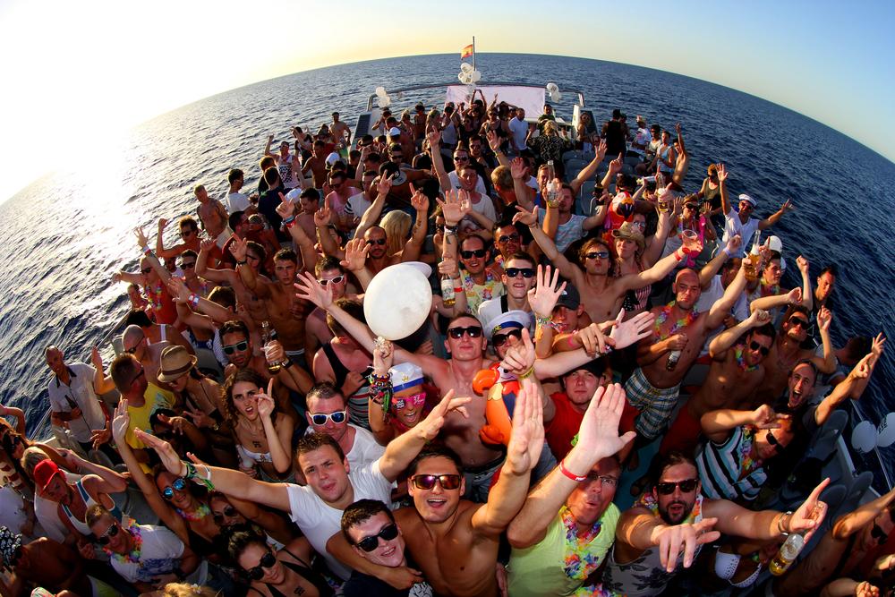 surgerecords's tweet photo. Get your tickets to the Surge #SummerBoatParty before they sell out at http://t.co/vp1JtrXTUu http://t.co/5FVOVbwFGz