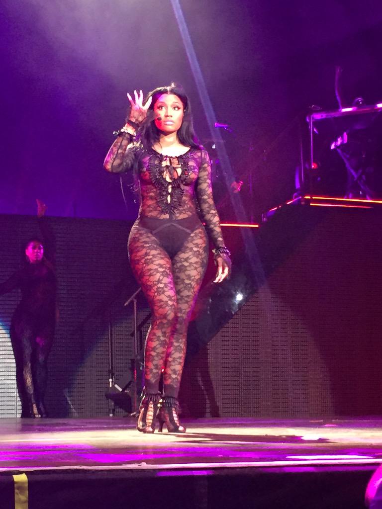 FemaleRapQuote's tweet photo. Nicki performing tonight. #ThePinkprintTOUR (via @iRoccMinaj) http://t.co/cwc9vldihy