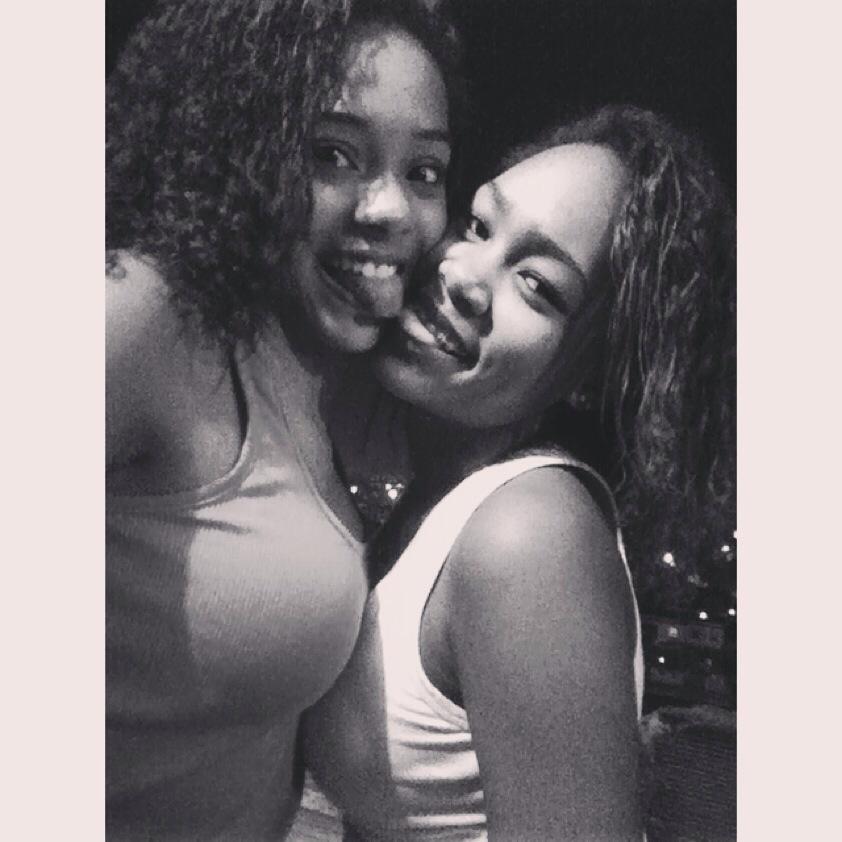babi_sooouza's tweet photo. Amo você 😍 #linguinhas #deontem #meuamor @rafaellam34 http://t.co/rzHaYJmP4K