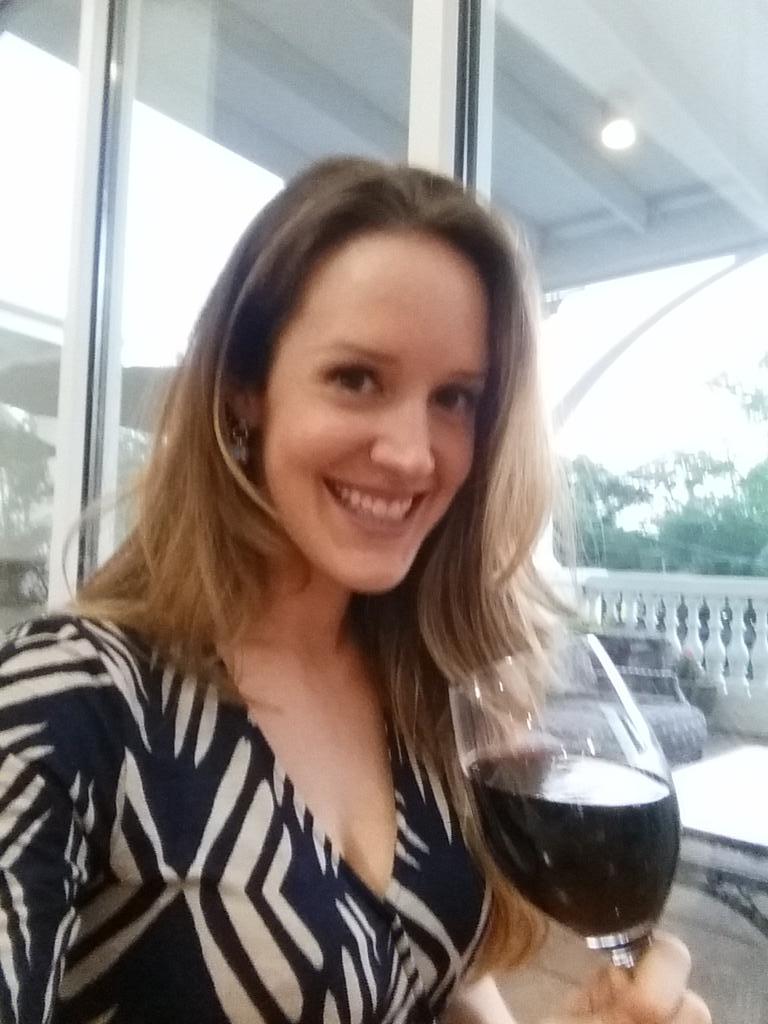 WinoBeeroFoodo's tweet photo. And she's back! #wine #lewoo! http://t.co/lUksQSTECx