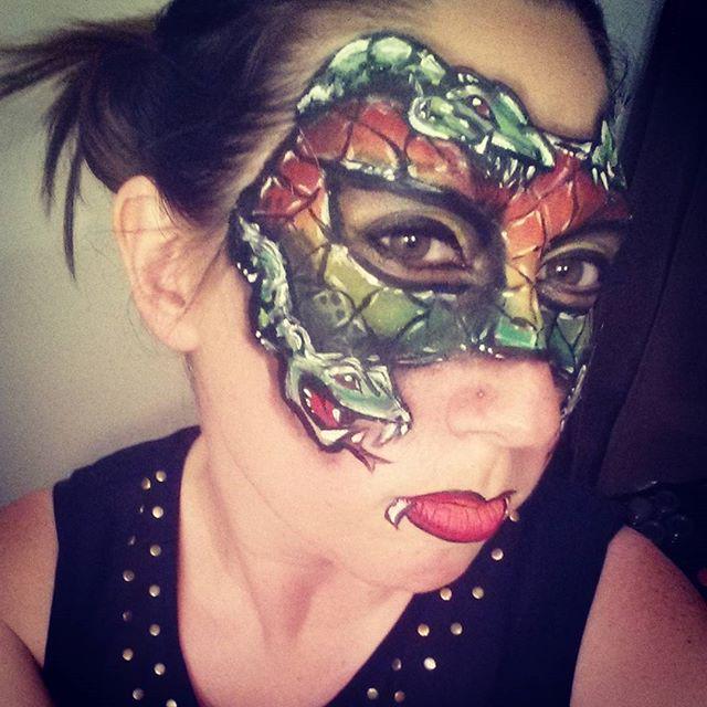 Just such a random face paint but fun! 
#facepaint #paint #snake #snakepainting #masquerade #mask #supervillain #su…