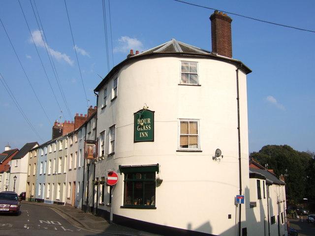 LiveExeter's tweet image. The Hourglass top notch place to stop in and have a swifty! Comes complete with a resident cat! #LiveExeter #pub