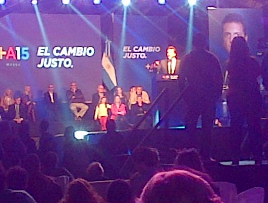 marcosmeoni's tweet photo. #Massa2015 #meoni2015. El cambio justo. Presentación de candidatos. #junin. http://t.co/am49Llt3mb