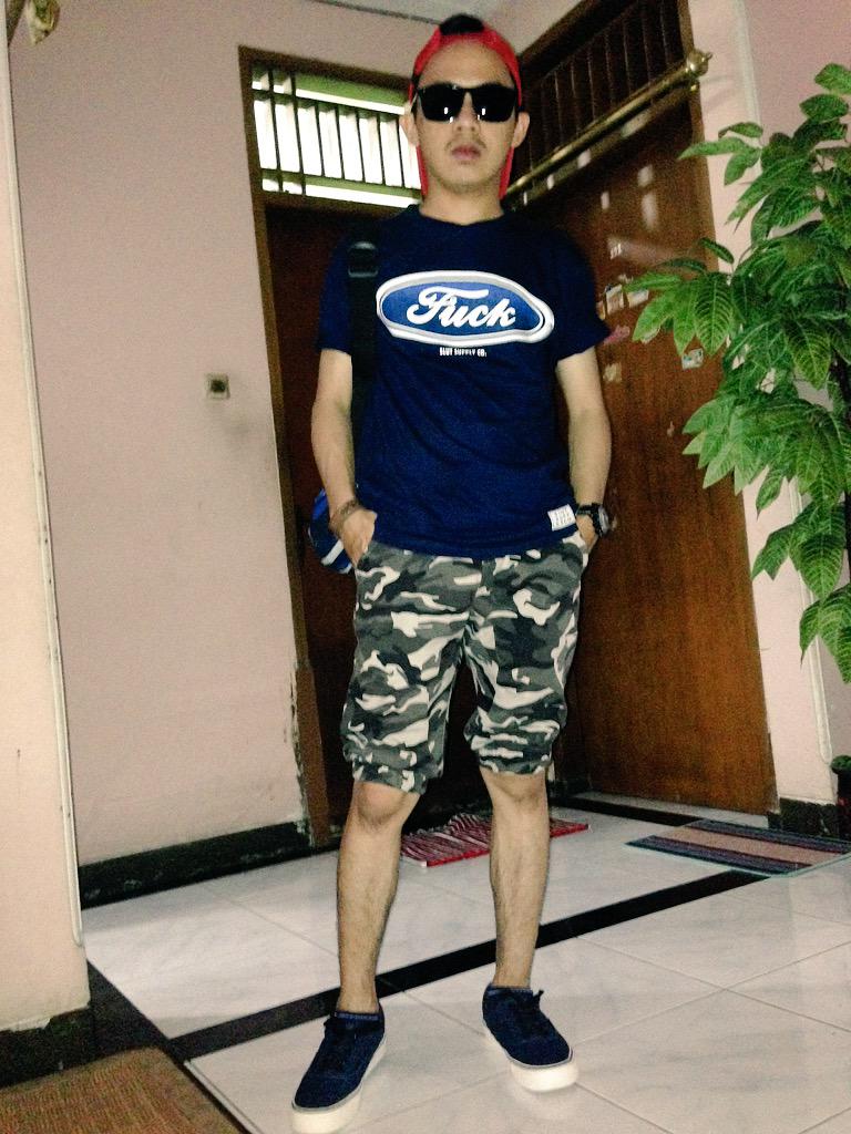 Lebaran pake bajunya <a href="/slutsupplyco/">SLUT SUPPLY CO.</a> biar greget 😎