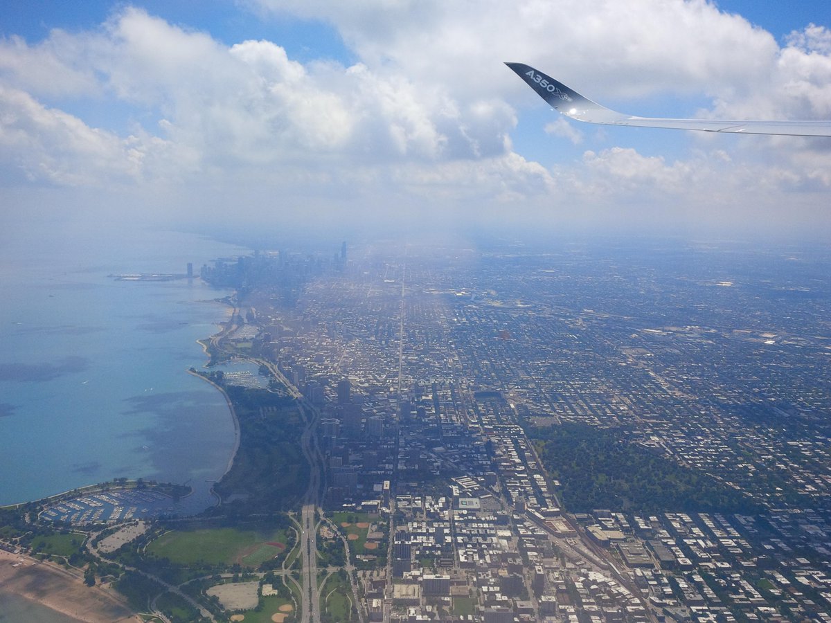 RoserRocaToha's tweet photo. @Airbus #A350XWBTour Our baby has offered us today magnificent pictures of the Chicago skyline! http://t.co/RnLT2I3sOo