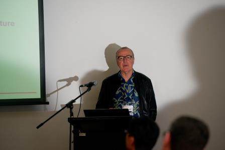 RACSurgeons's tweet photo. E-cigarettes need tight regulation, may not be safe. @SimonChapman6 #QLDASM http://t.co/kYQXBOvEcj