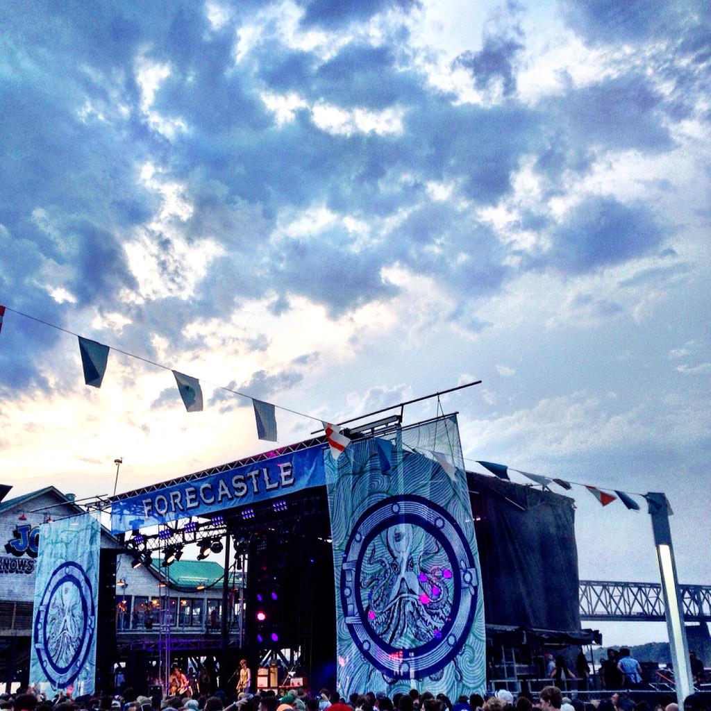 LouMUSICulture's tweet photo. Absolutely HUGE crowd here at the @Forecastle #BoomStage right now for @Houndmouth!!! Beautiful night, too! http://t.co/uI2LIJ406C