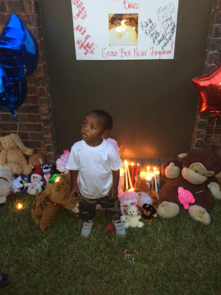 Sunn_Shinee6's tweet photo. All this for You BRO #FlyhighTEZ ๐ผ๐ฝ๐๐ฝ you got dem wings huh bro Blowin ๐candles out & shit lol I saw ya #LongLiveTEZ http://t.co/EVjwfV0lvI