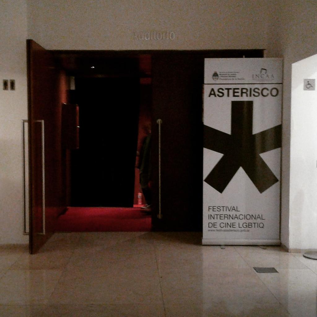 HermidaPd's tweet photo. [Festivaleando] Homo Promo #JenniOlson #Malba @AsteriscoFest http://t.co/9LPRwa8QHC