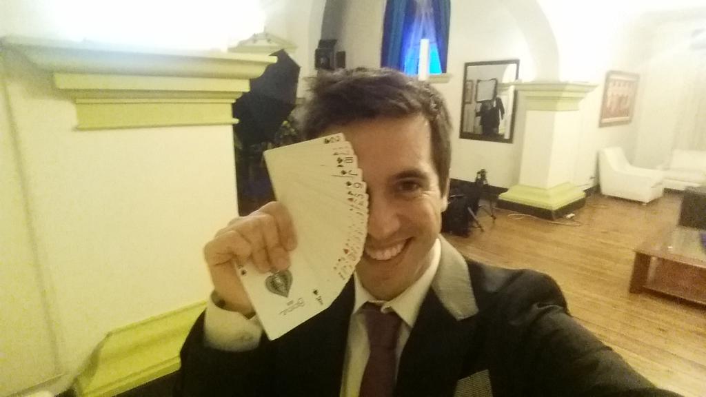 JesusAlzamora's tweet photo. ¡Y seguimos! Magia de cerca y conducción del 15° aniversario de PCLink. ¡Vamos! http://t.co/RLkxwxd6Mj