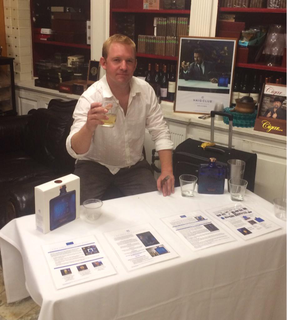 ChuckWattigny's tweet photo. Great scotch! Great cigars! @JT_Saints1 @Mmfalati2 @joshua_tree21 @Diageo_News @LaHabanaCigar http://t.co/h2536IcfJo