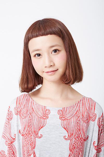 ｔａｋｏジロウ 三戸なつめｖｓデイヴ ヒル 前髪切りすぎた でブレイクした 三戸なつめ 独特のヘアスタイルの元祖はデイヴ ヒル イギリスのグラムロックバンド スレイド の超個性的なギタリスト である 遂に時代が追いついた半世紀も前に