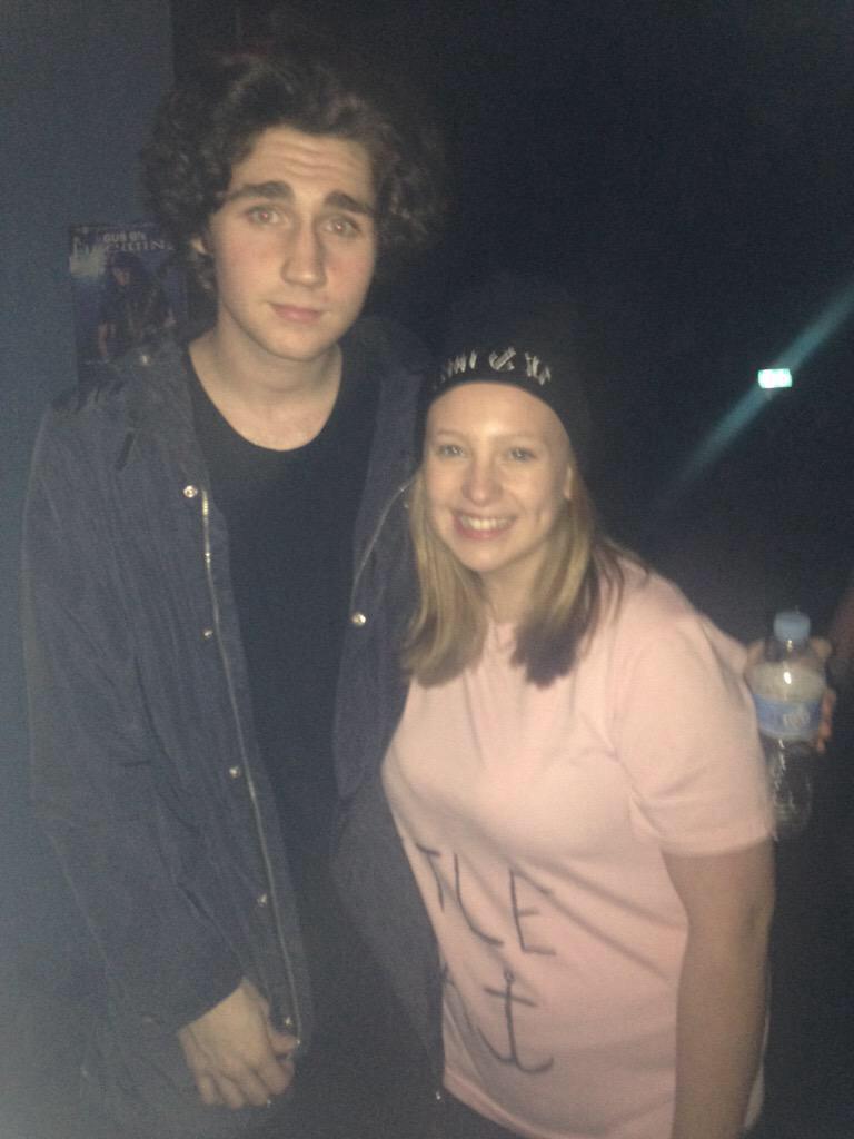 FriendxZoneBeau's tweet photo. @RunawayWeekend_ Can we meet again please??????? http://t.co/KUrRK9kKXb