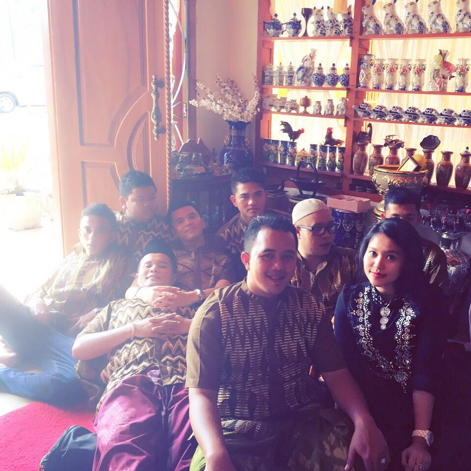 Juan_rahman's tweet photo. minal aidin walfaizin mohon maaf lahir dan bathin ya semua adek2 ku syg dan keluarga besar @MyJuan_ @SMN_Channel http://t.co/MLjvz4nlZU