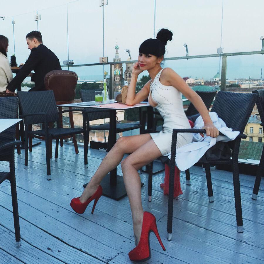 RealBaiLing's tweet photo. #StPetersburg #rooftop #restauraut look what's behind me 😇Cookie : #beauty everywhere 👍😜💋💋 http://t.co/VOjzaxr2YP
