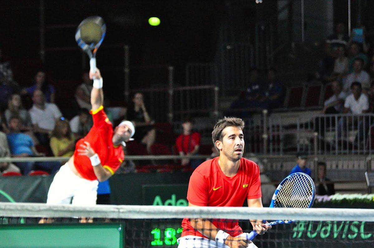 #CopaDavis López-Marrero caen en cinco sets ante Kravchuk-Donskoy 46 76(3) 57 75 64. El play-off sigue a un punto