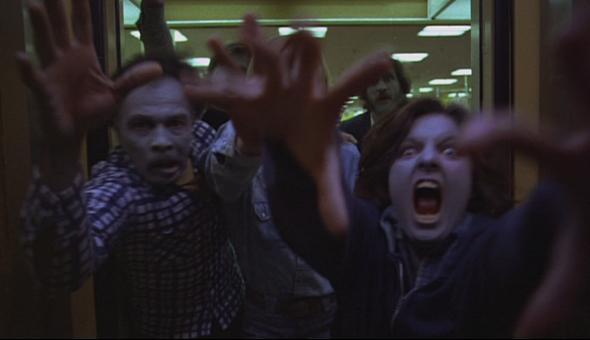 がっこうぐらしを見たあとは、映画『ゾンビ』(DOWN OF THE DEAD)見ると面白い。 がっこうぐらし pic.twitter.com/crtSmwrotx
