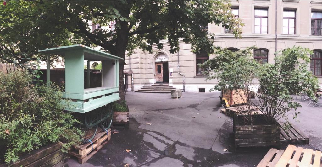 SwissJS's tweet image. When getting at the venue, enter this gate. Look for this door and then, go upstairs. #swissjs