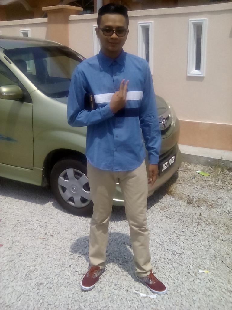 AzimIbarahim's tweet photo. wadap?😀
#rayebrooo~
#d_KiNg♚ http://t.co/iunGC0vtqm