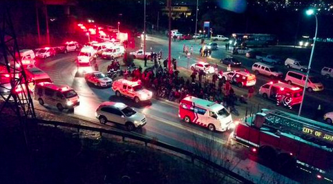 Bullet_News's tweet photo. Over 200 passengers injured as commuter trains collide in South Africa - https://t.co/tJTn3vYjfA - #SA #SouthAfrica http://t.co/qD9WiMHm0Q