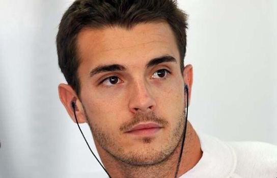 marcmarquez93's tweet photo. Mis condolencias a la familia de Jules Bianchi. Descanse en paz. / All my thoughts to the family of Jules. RIP http://t.co/ILj47Ipsd9
