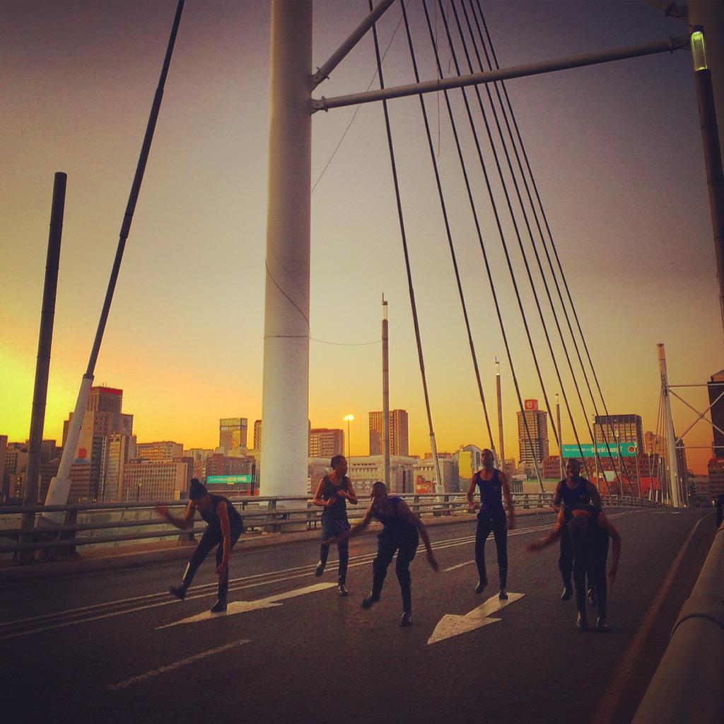 #MadibaJive at sunrise on Mandela bridge . That's how to start today! @thesundaytimes <a href="/TheStar_news/">The Star</a> <a href="/TheCitizen_News/">The Citizen News</a>
