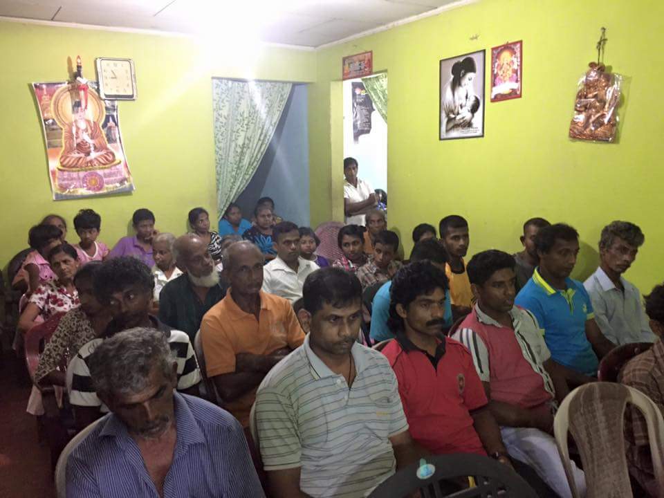 PasandaYapa's tweet photo. ඊයේ දිනයේ සවස් කාලය තුල කඹුරුපිටිය ආසනයේ පැවති අති සාර්ථක ජන හමු #LakshmanYapa #votefor2 #GeneralElection15 http://t.co/JhW5k04m7x